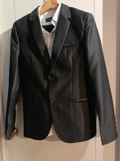 Traje negro elegante para hombre - miniatura 2