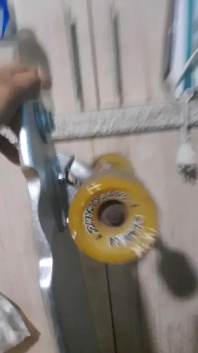 Longboard de aluminio con ruedas grandes - miniatura 3