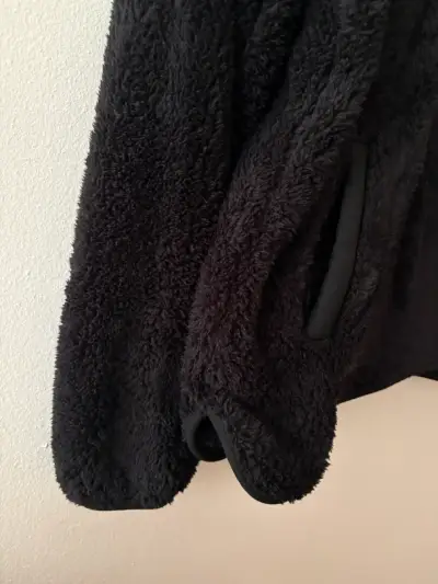 Polar negro con cierre medio para invierno - miniatura 3