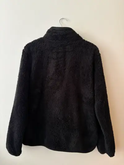 Polar negro con cierre medio para invierno - miniatura 5