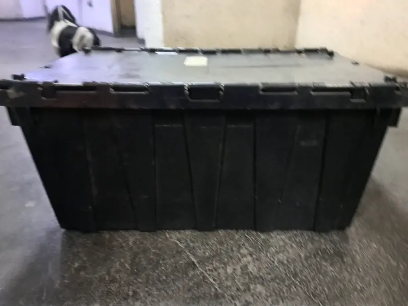 Caja de almacenamiento plástica negra resistente - 1