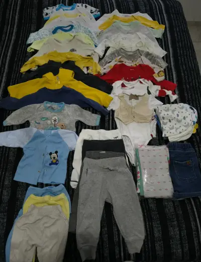 Lote de ropa de bebé variada - miniatura 1