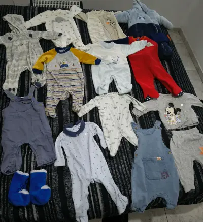 Lote de ropa de bebé variada - miniatura 2