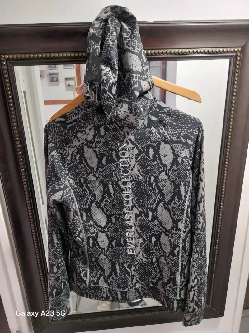 Chaqueta con estampado de serpiente marca Everlast - 2