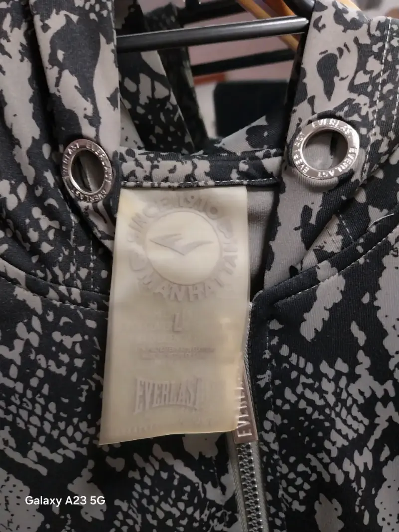 Chaqueta con estampado de serpiente marca Everlast - 3