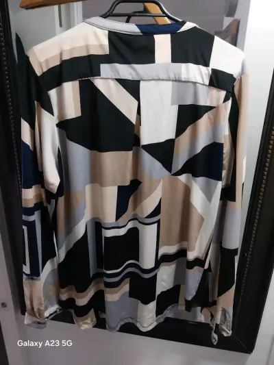 Blusa estampada de manga larga para mujer - miniatura 2