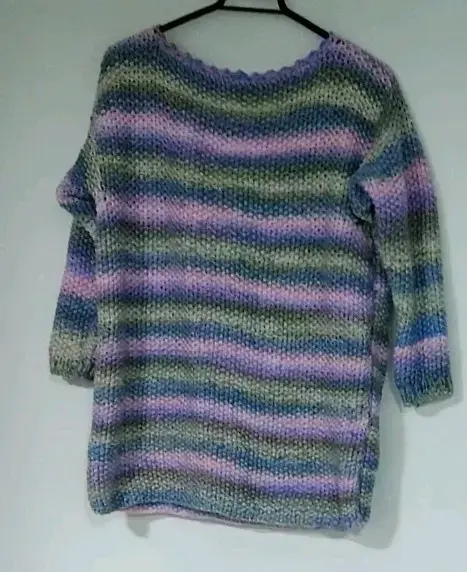 Suéter tejido a rayas multicolor