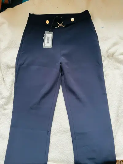 Pantalones azul marino con detalle metálico - miniatura 1