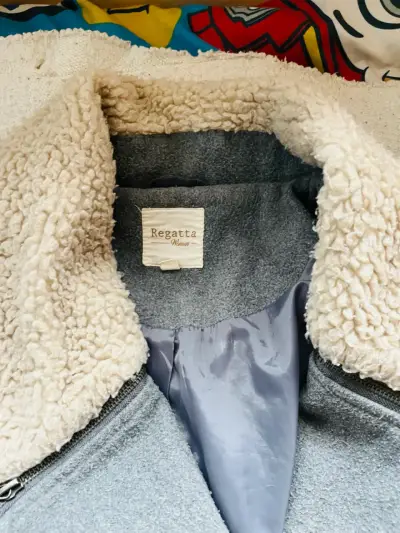 Abrigo gris con cuello de lana Regatta - miniatura 4