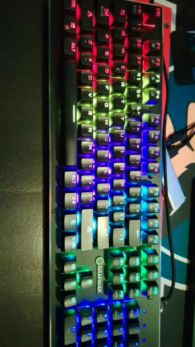 Teclado mecánico retroiluminado RGB - miniatura 3