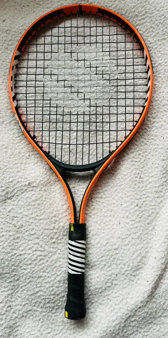 Raqueta de tenis naranja y negra - 2