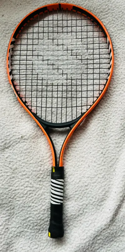 Raqueta de tenis naranja y negra - miniatura 2