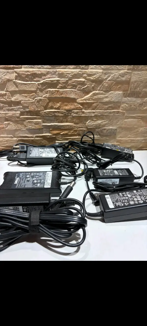 Cargadores de laptop Dell usados