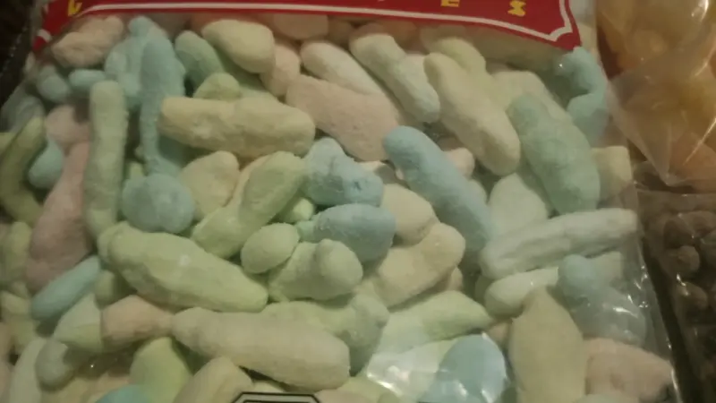 Variedad de confites y dulces surtidos - 2