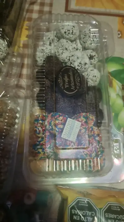 Variedad de confites y dulces surtidos - miniatura 3