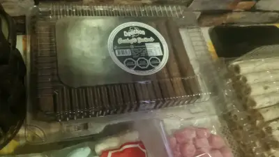 Variedad de confites y dulces surtidos - miniatura 4