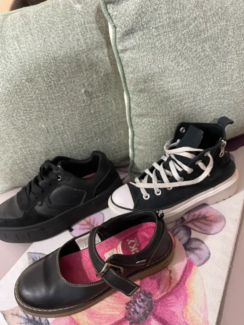 Lote 3 de pares de zapatos niña - 1