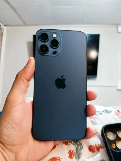 iPhone 12 Pro Max azul en buen estado - miniatura 1