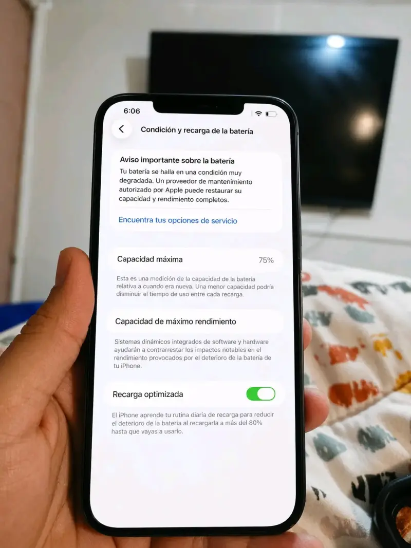 iPhone 12 Pro Max azul en buen estado - 2