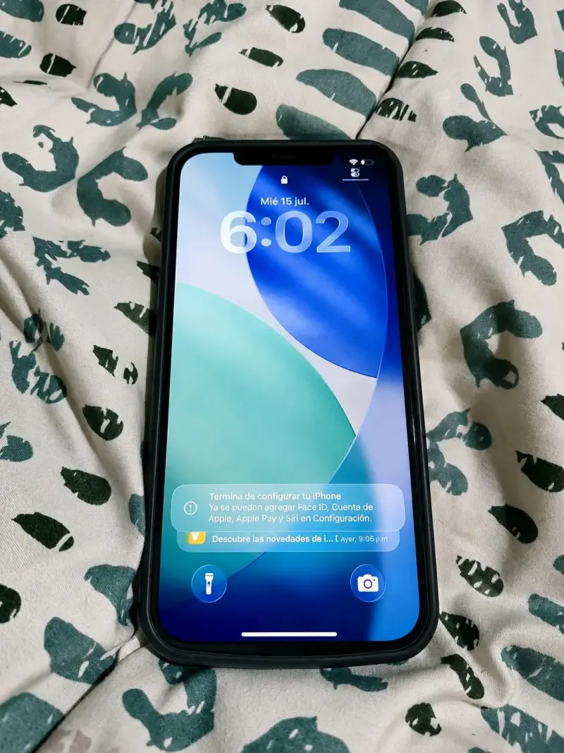 iPhone 12 Pro Max azul en buen estado - 4