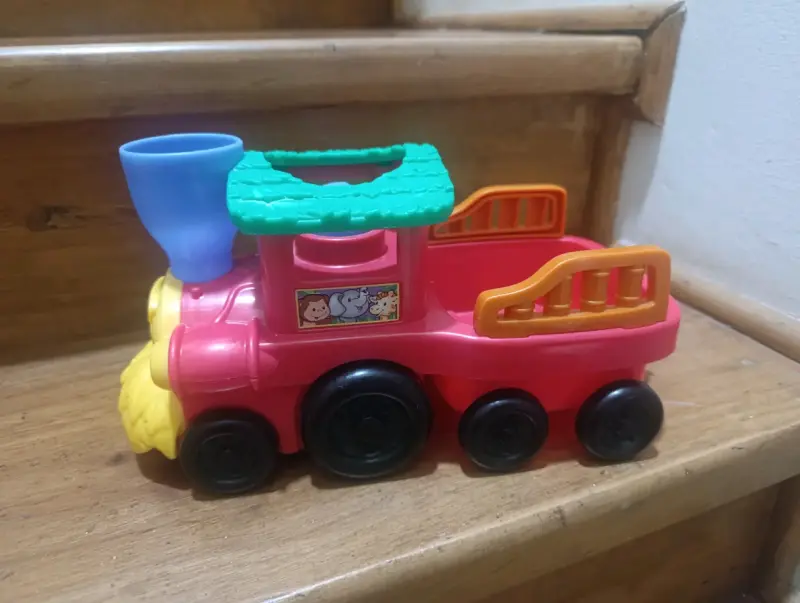 Tren de juguete infantil colorido - 1
