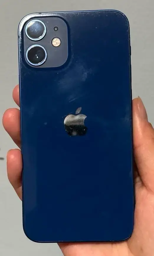iPhone 12 azul en buen estado - 1