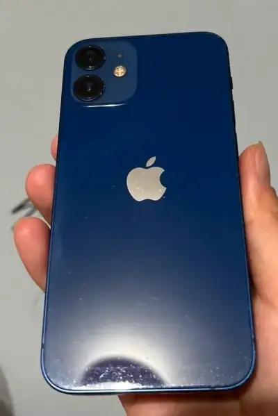 iPhone 12 azul en buen estado - miniatura 5