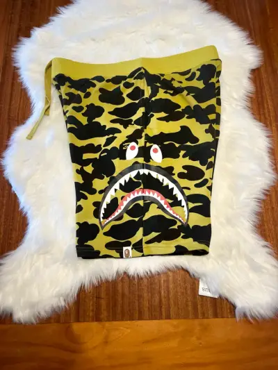 Shorts camuflados Bape con diseño de tiburón - miniatura 2