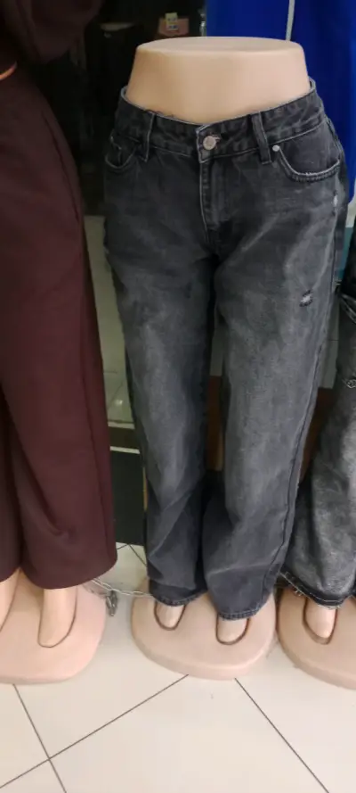 Pantalones acampanados negros para mujer - miniatura 3