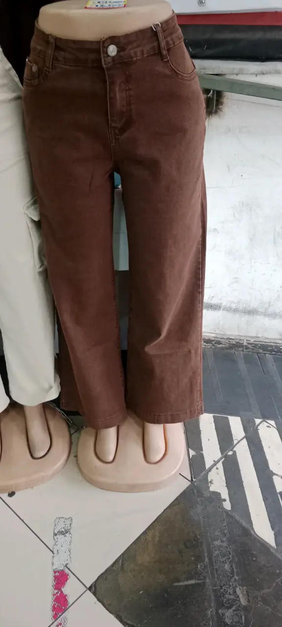 Pantalones acampanados negros para mujer - 4