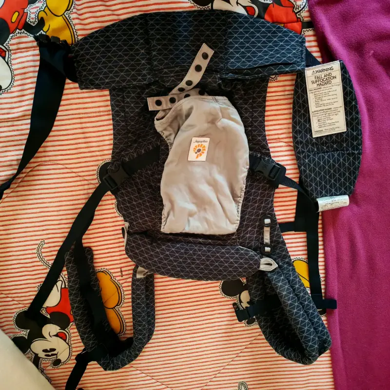 Mochila portabebé Ergobaby negra ergonómica - 2