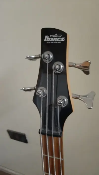 Bajo eléctrico Ibanez Gio Soundgear 4 cuerdas - miniatura 2
