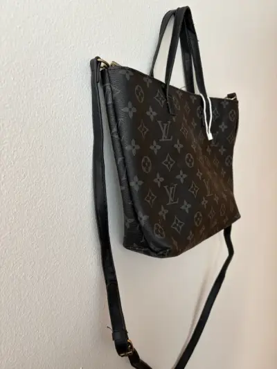 Bolso negro con monograma mediano - miniatura 3