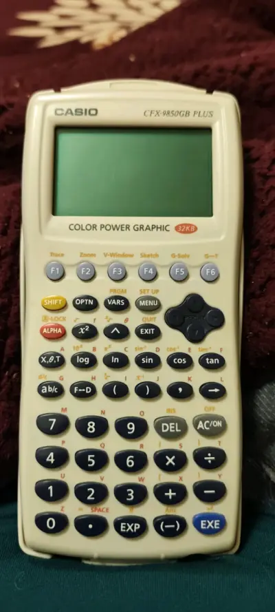 Calculadora gráfica Casio CFX-9850GB Plus - miniatura 3