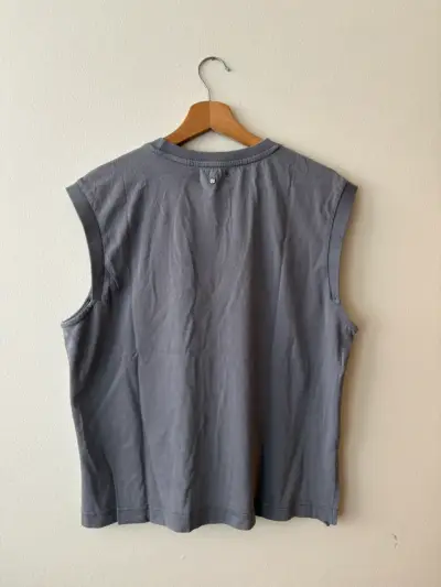 Polera sin mangas gris Foster nueva - miniatura 6