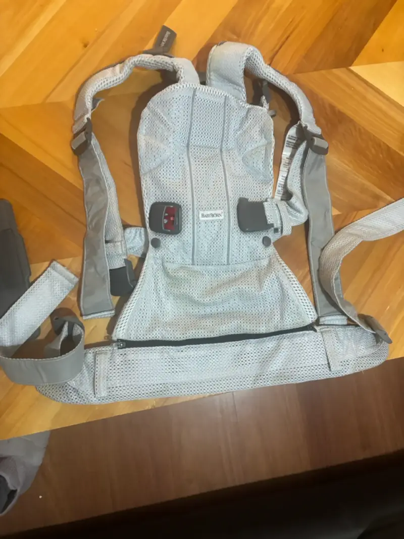 Portabebé BabyBjörn One Air – malla gris/plata - 1