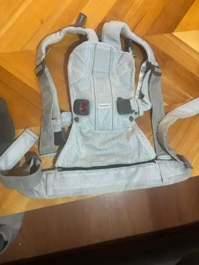 Portabebé BabyBjörn One Air – malla gris/plata - miniatura 1