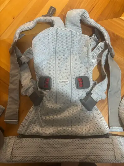 Portabebé BabyBjörn One Air – malla gris/plata - miniatura 2