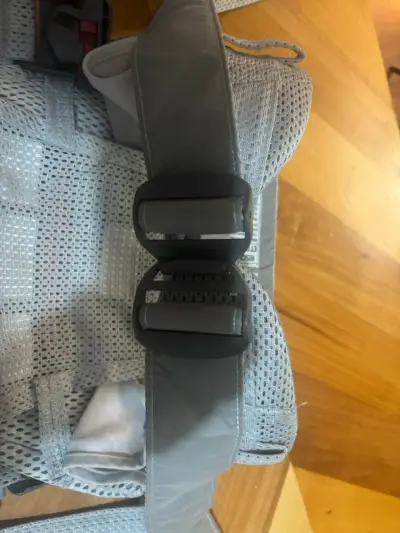 Portabebé BabyBjörn One Air – malla gris/plata - miniatura 4