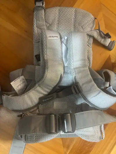 Portabebé BabyBjörn One Air – malla gris/plata - miniatura 5