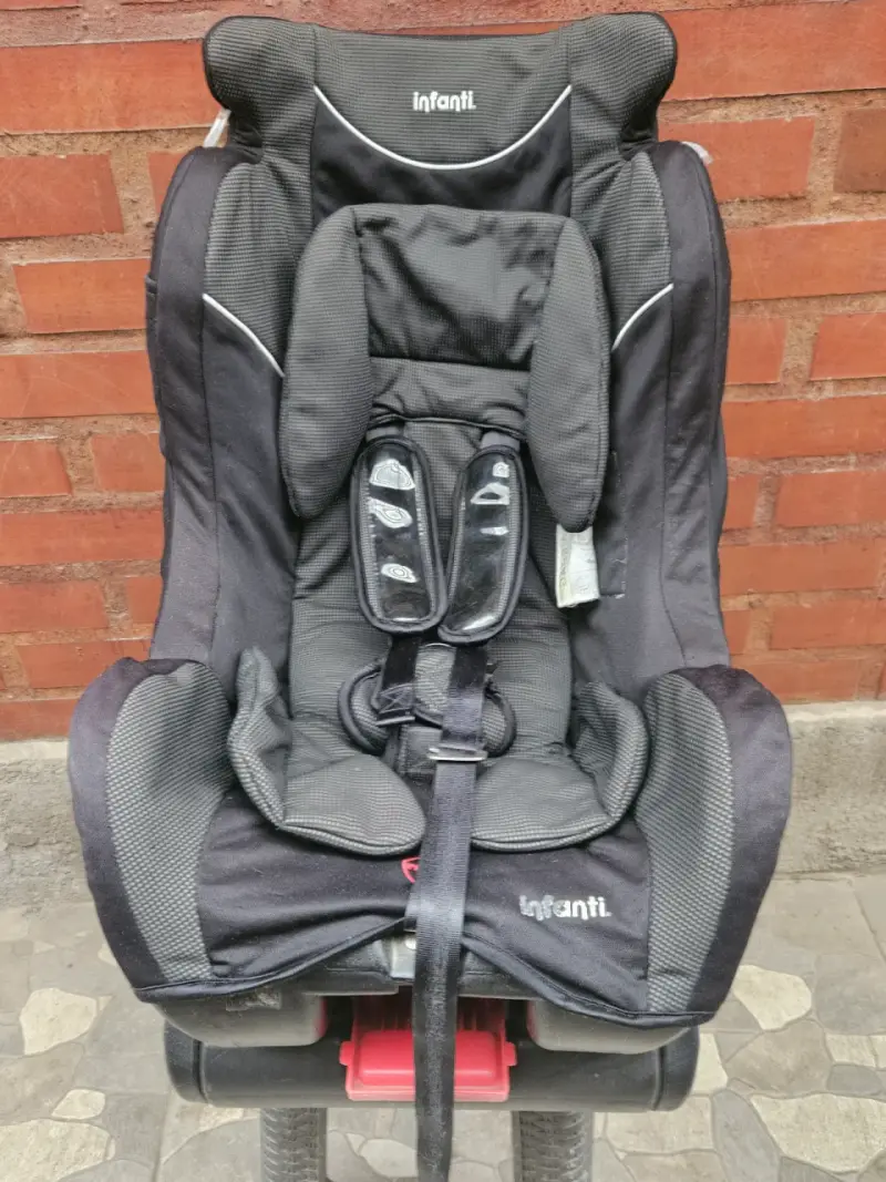 Silla de auto Infanti negra para bebé