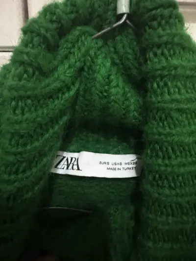 Chaleco Zara tejido cuello alto verde talla S - miniatura 2