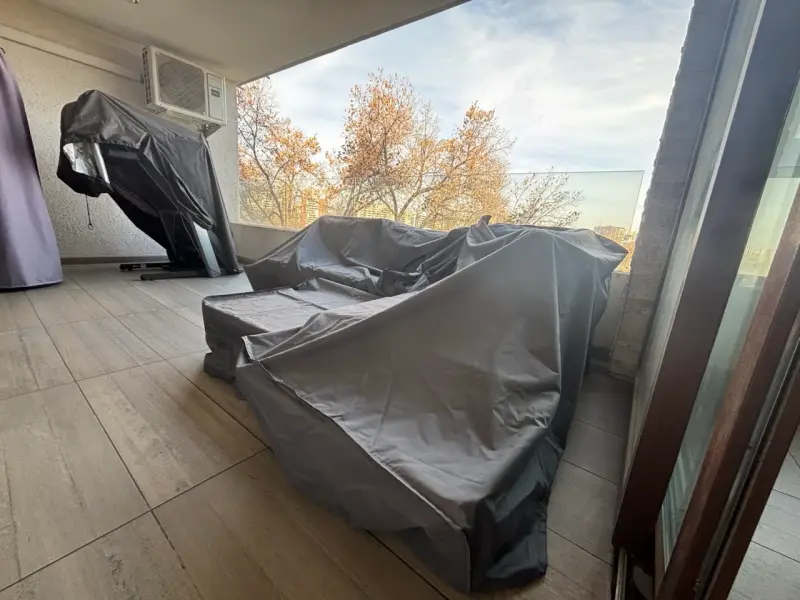 Sofá de terraza con cojines beige - 2