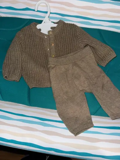 Conjunto de bebé tejido H&M - miniatura 1