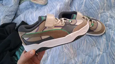 Zapatillas deportivas infantiles con velcro - miniatura 1