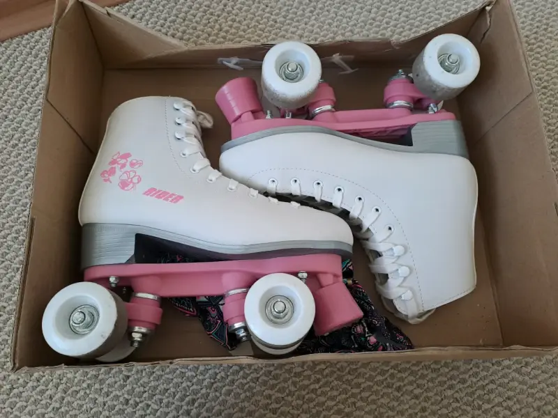 Patines de cuatro ruedas Rider blancos y rosados - 1