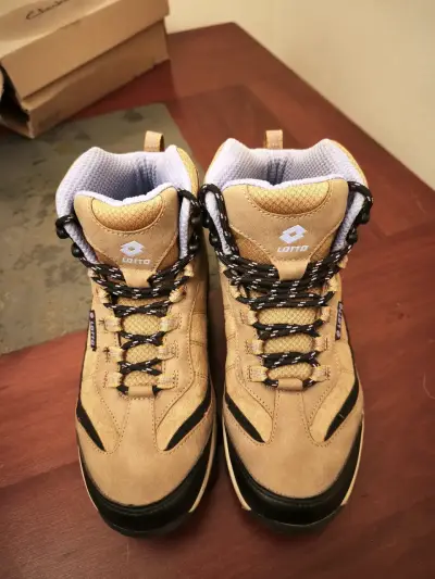 Botas de trekking Lotto beige para mujer - miniatura 3
