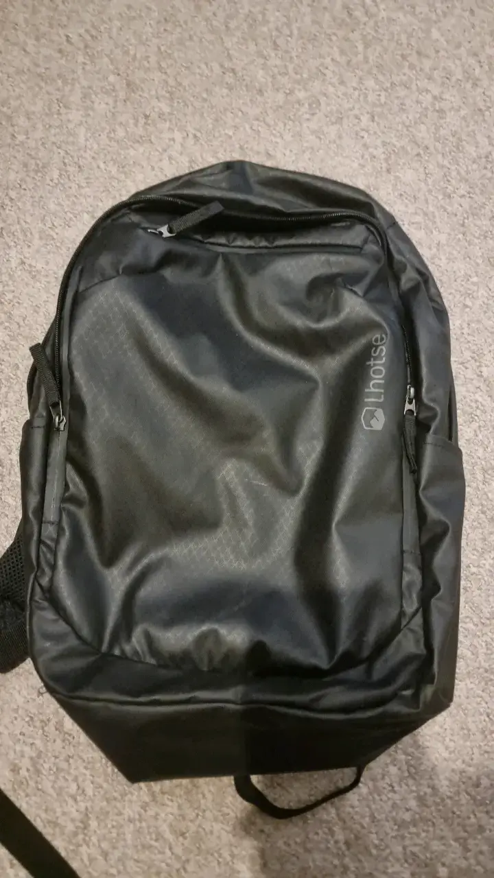 Mochila negra Lhotse resistente e impermeable - 1
