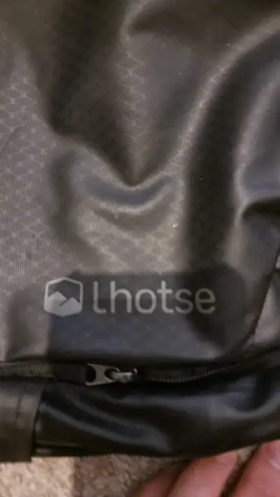 Mochila negra Lhotse resistente e impermeable - miniatura 2