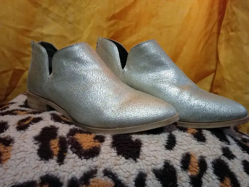 Botines plateados de cuero sintético